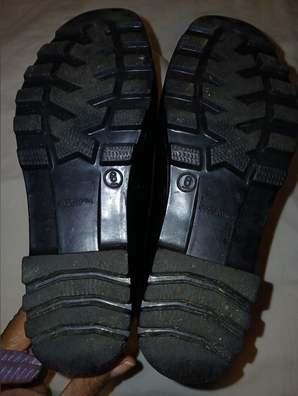 Pre-loved Classic Black Women's Rain Boots - Slip-On Waterproof Chelsea Style - Picture 2 of 4